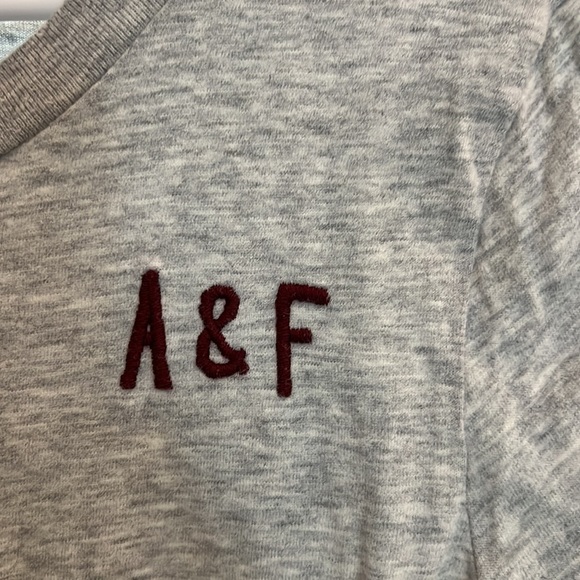 ABERCROMBIE & FITCH WOMENS LONG SLEEVE SIZE LARGE - Picture 3 of 4